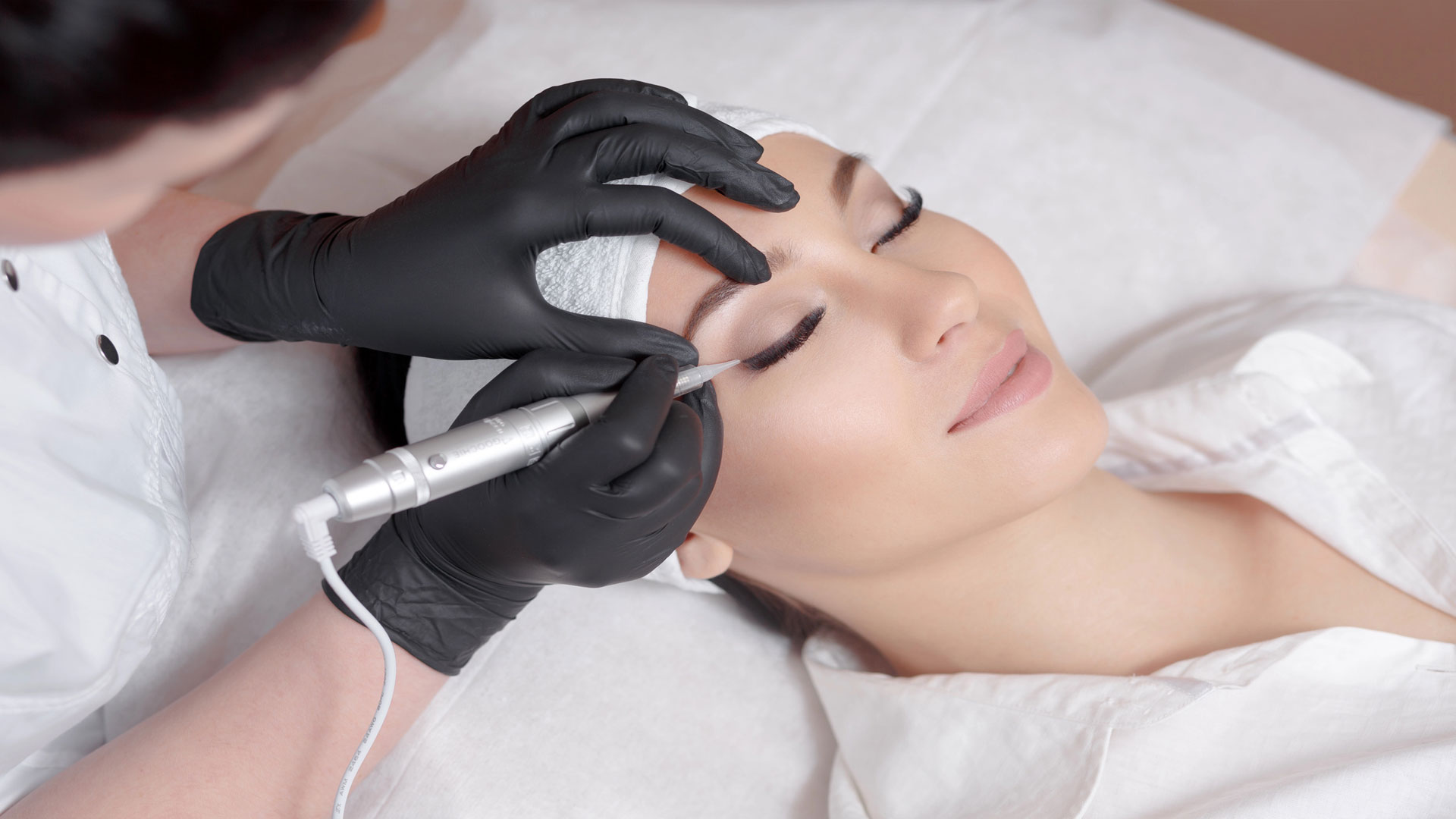 Permanent makeup and cosmetic tattooing procedure at Natural Beauty Studio